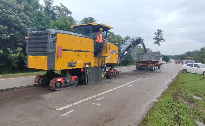 徐工成套道路机械油面施工，这次在马来西亚！