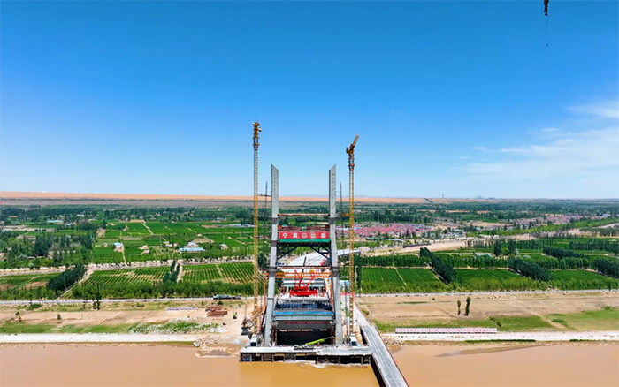 顺利合龙 | 徐工塔机助建宁夏单跨跨径最大斜拉桥