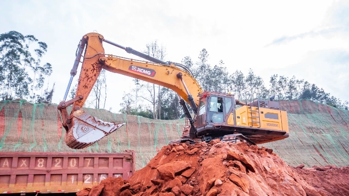 创新工艺破解施工难题 徐工大挖助力乐山园区高效建设