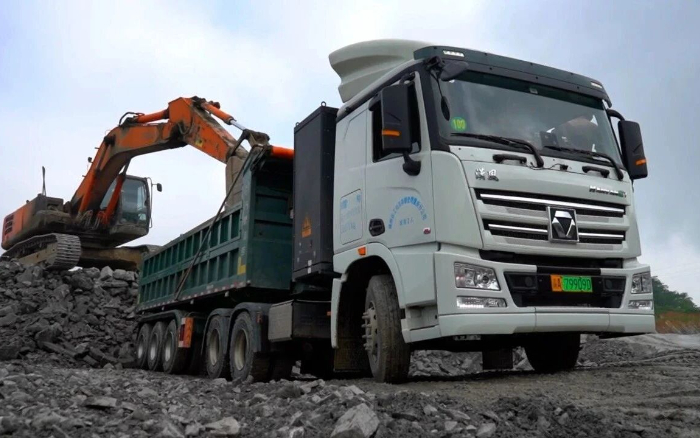 三次都选TA！徐工纯电动牵引车助力西南砂石料运输！